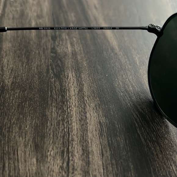 Ray Ban sunglasses with case and cloth - Picture 4 of 6